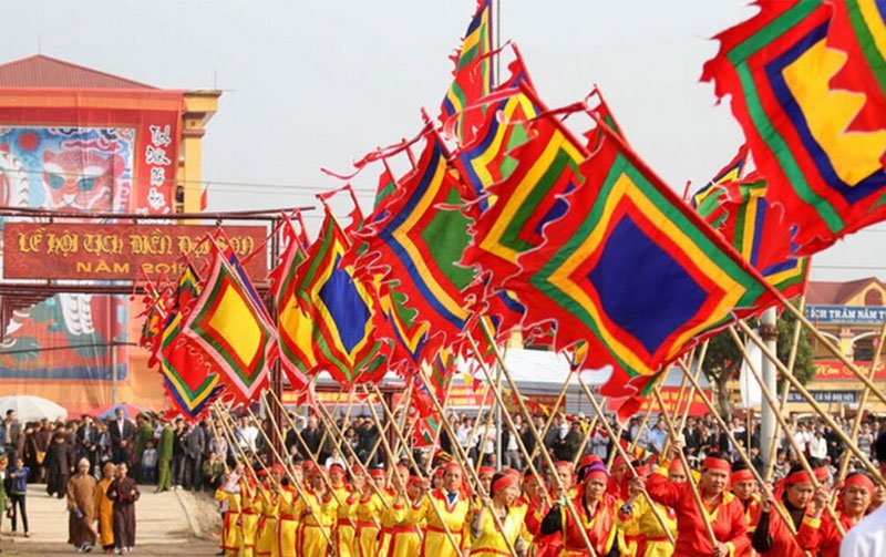 Cờ ngũ sắc là gì? Ý nghĩa cờ thần ngũ sắc lễ hội ở Việt Nam