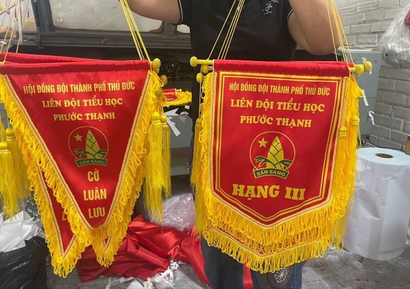 Kích thước cờ lưu niệm chuẩn và cách lựa chọn phù hợp
