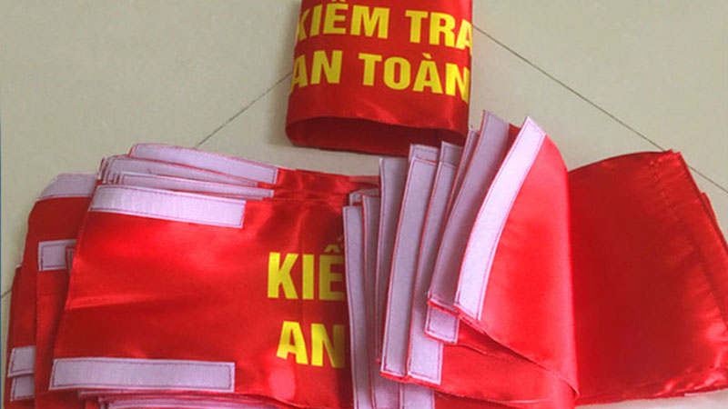 Quy cách in logo và nội dung trên băng đeo tay