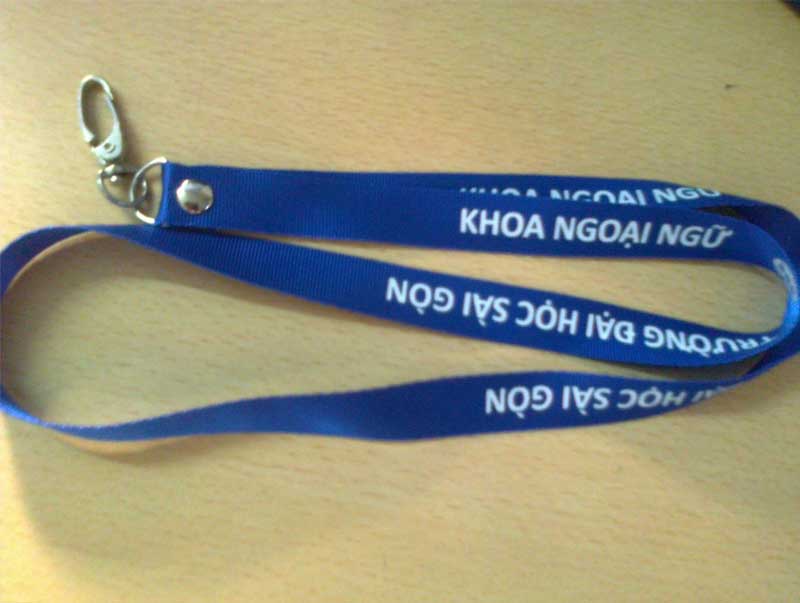 Lanyard là gì? Các loại dây đeo thẻ và ứng dụng phổ biến 3 Dây đeo thẻ in lụa