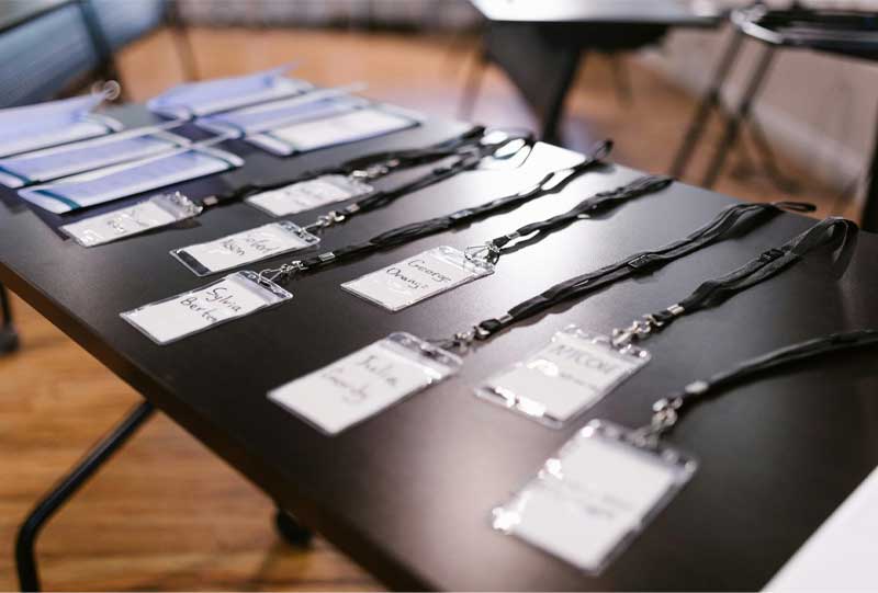 Lanyard là thuật ngữ tiếng Anh dùng để chỉ loại dây đeo hoặc dây buộc